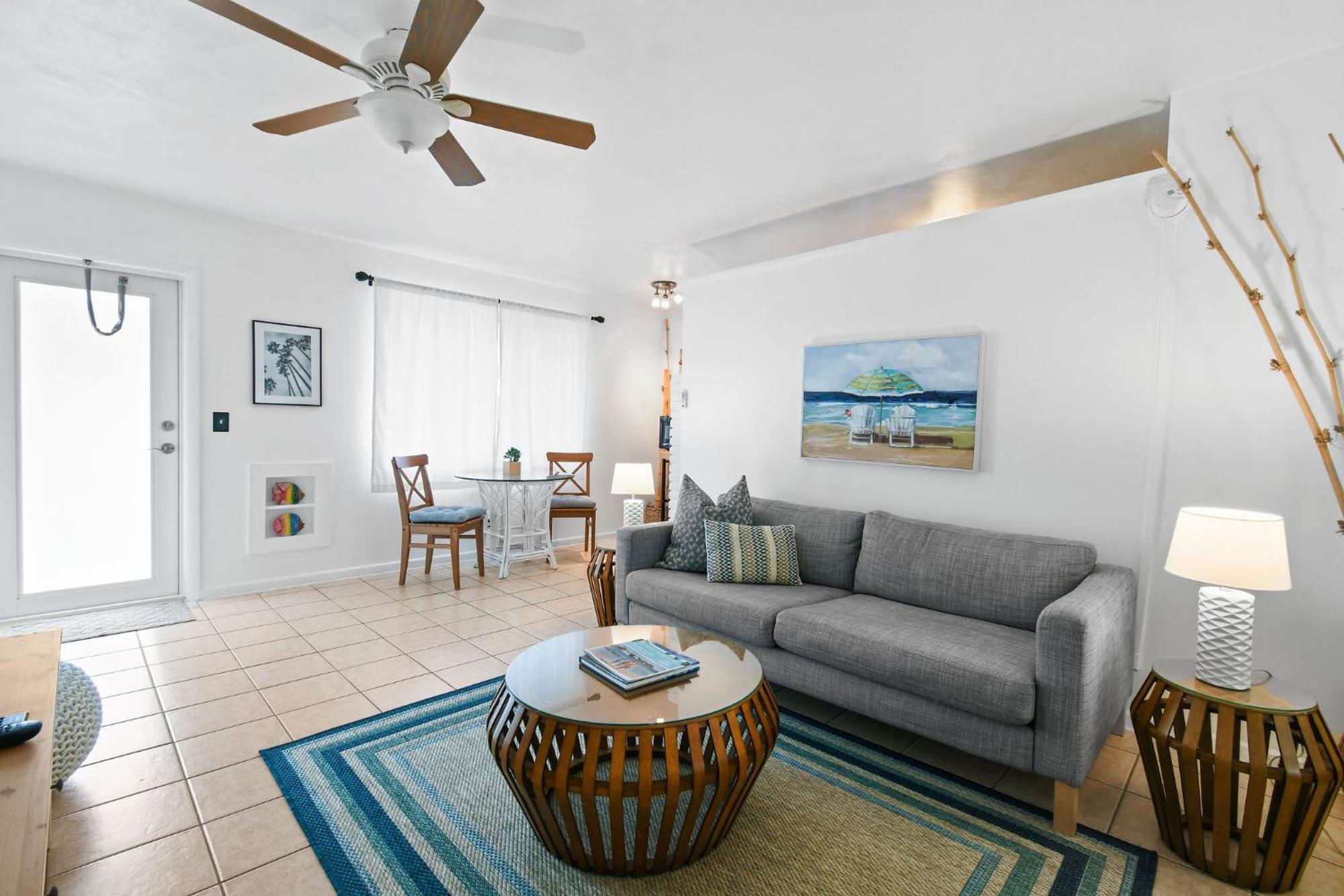 Sunshine Shores Boutique Apartments Palm Beach Shores Exterior photo